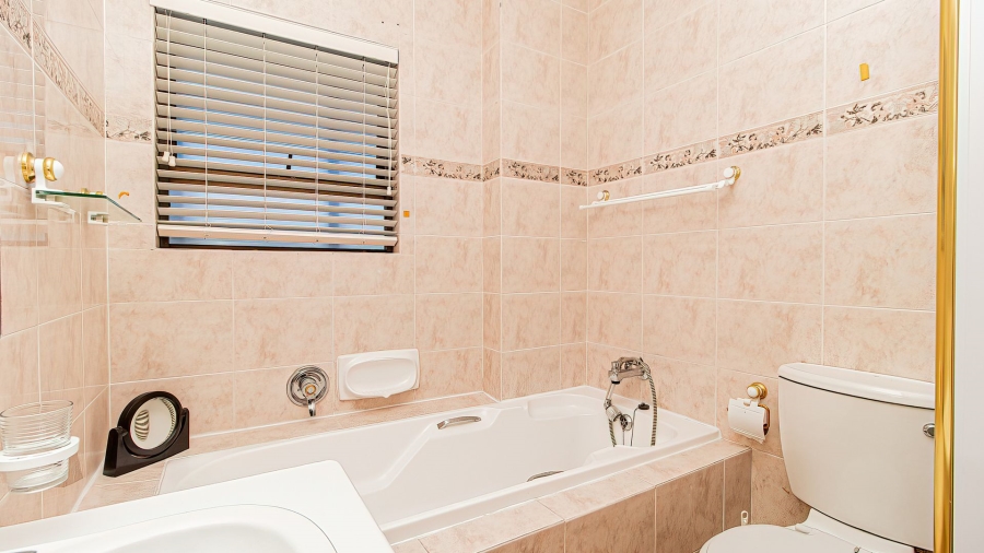 To Let 3 Bedroom Property for Rent in Beachfront Western Cape